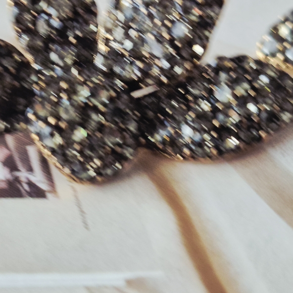 Sparkling Floral Earrings - Picture 5 of 12